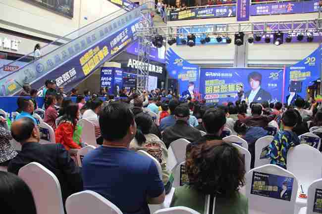 情歌王子黃格選燃爆鄂爾多斯,歐路莎20周年慶鄂爾多斯站完美收官