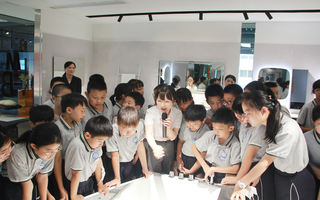 莘莘學子走進歐路莎，感受智造魅力